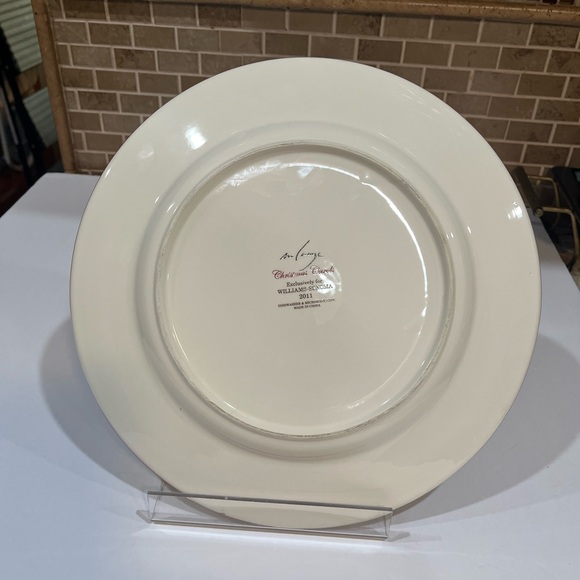 Williams Sonoma Christmas Carol 11” dinner plate.(set of 4) - Picture 4 of 5